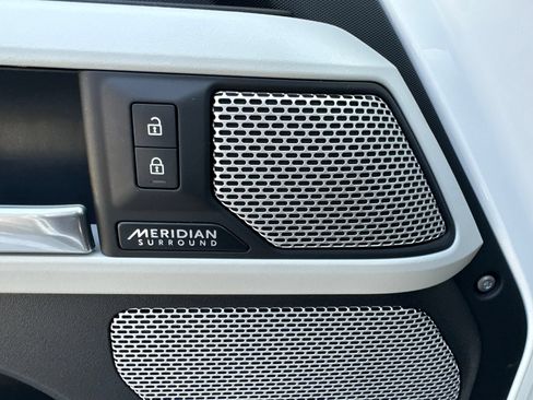 Used 2023 Land Rover Defender 130 SE AWD/4WD image 19