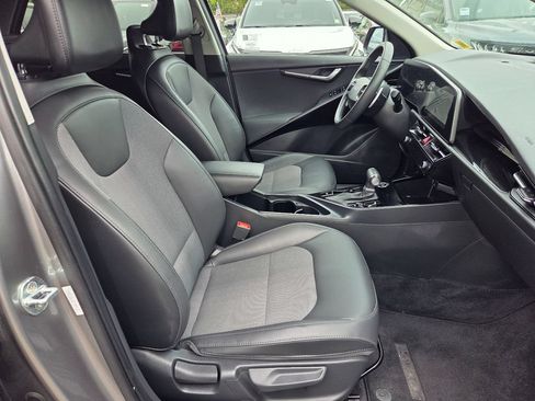 Used 2023 Kia Niro EX Touring FWD image 28