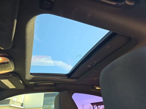 Used 2018 Dodge Charger SXT Plus w/ Driver Convenience Group image 18