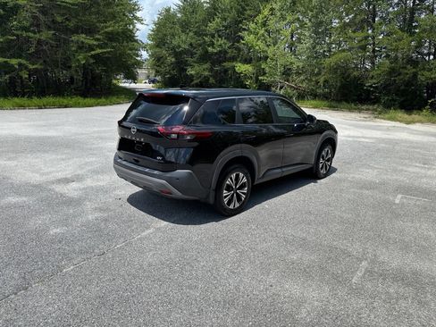 Used 2023 Nissan Rogue SV FWD image 4