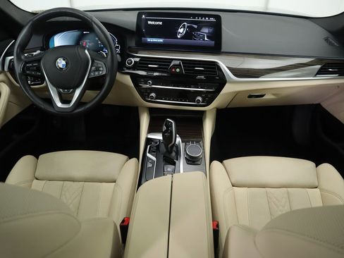 Used 2021 BMW 530e xDrive 530e iPerformance w/ Convenience Package image 13