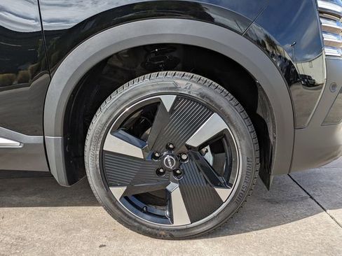 New 2026 Nissan Kicks SR image 12