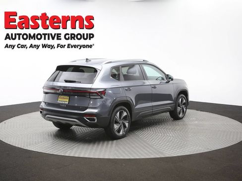 Used 2025 Volkswagen Taos SE AWD/4WD image 39