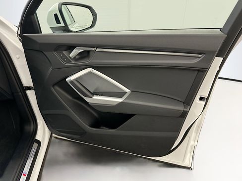 Used 2025 Audi Q3 2.0T Premium image 34