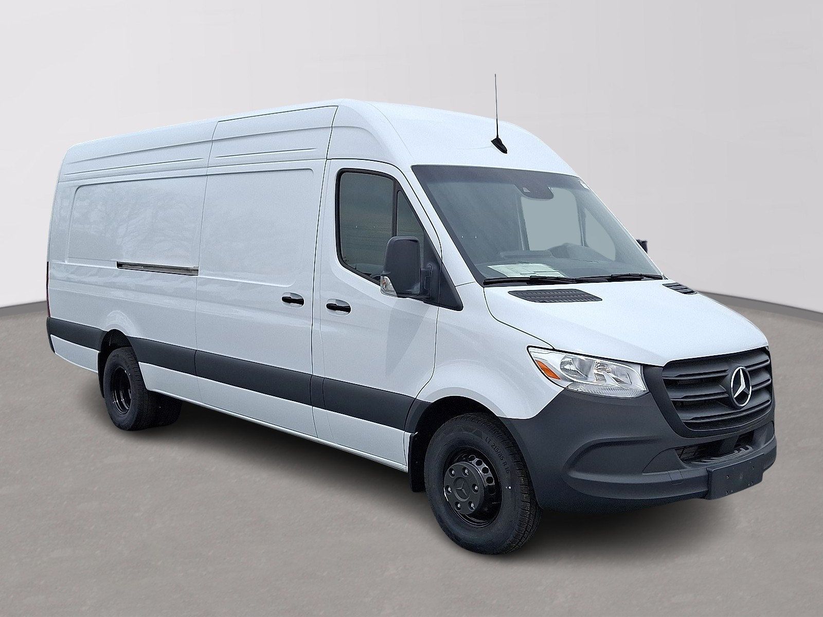 Used 2024 Mercedes-Benz Sprinter 3500 image 3