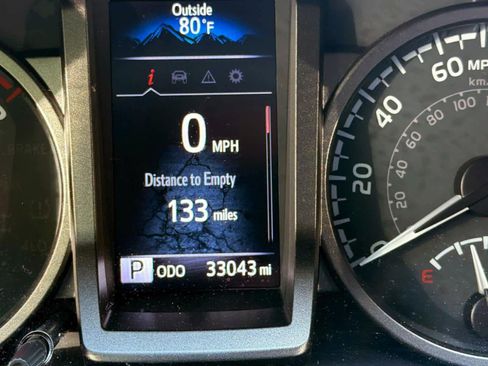 Used 2021 Toyota Tacoma TRD Off-Road w/ Technology Package AWD/4WD image 22