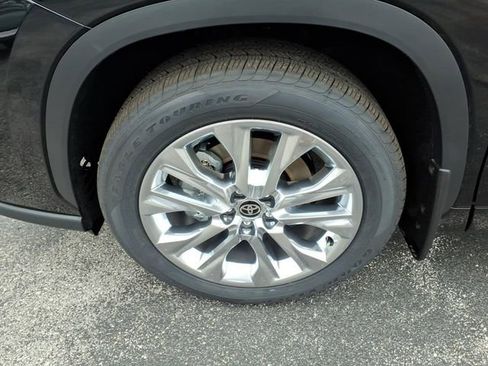 New 2026 Toyota Highlander Limited image 4