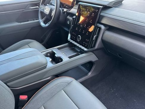 Used 2026 GMC Acadia AT4 AWD/4WD image 17