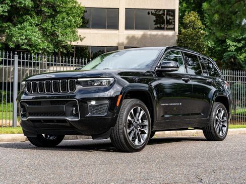 Used 2022 Jeep Grand Cherokee Overland AWD/4WD image 1