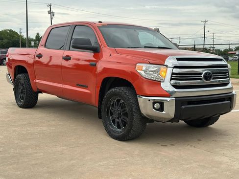 Used 2017 Toyota Tundra SR5 w/ SR5 Upgrade Package AWD/4WD image 3
