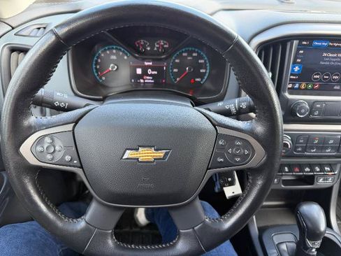 Used 2022 Chevrolet Colorado Z71 AWD/4WD image 7