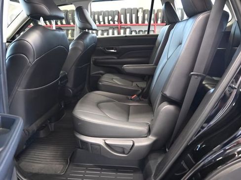 Used 2024 Toyota Grand Highlander AWD image 12