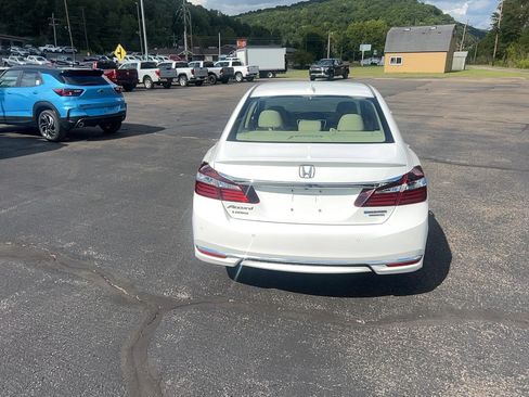 Used 2017 Honda Accord Touring image 6