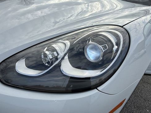 Used 2016 Porsche Cayenne AWD/4WD image 14
