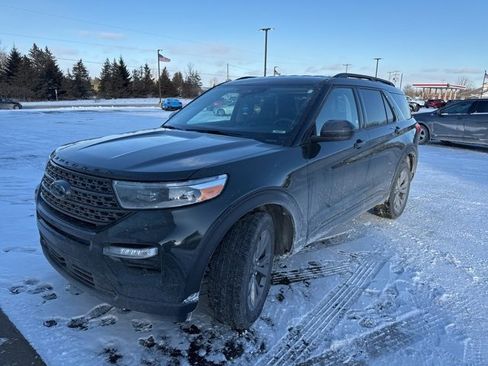 Used 2023 Ford Explorer XLT w/ Equipment Group 202A image 2