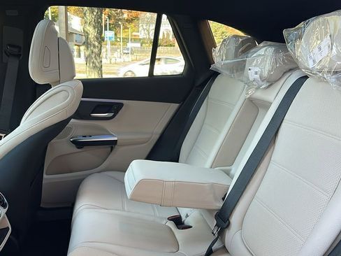 Used 2025 Mercedes-Benz GLC 300 4MATIC image 27