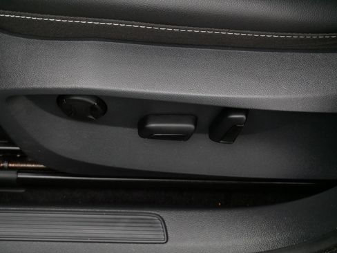 Certified 2023 Volkswagen Taos SE w/ Panoramic Sunroof Package image 20