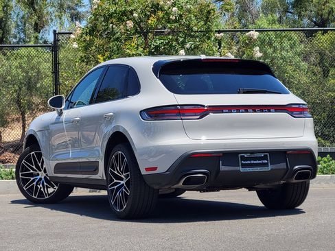 Used 2026 Porsche Macan AWD/4WD image 3