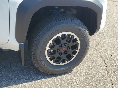New 2026 Toyota Tacoma TRD Off-Road AWD/4WD image 6