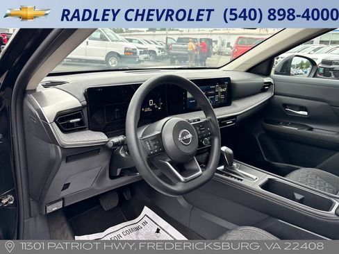 Used 2025 Nissan Kicks SV AWD/4WD image 4