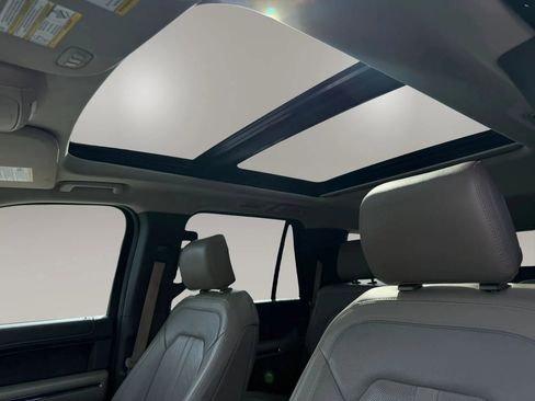 Used 2019 Ford Expedition Limited w/ Equipment Group 301A AWD/4WD image 17