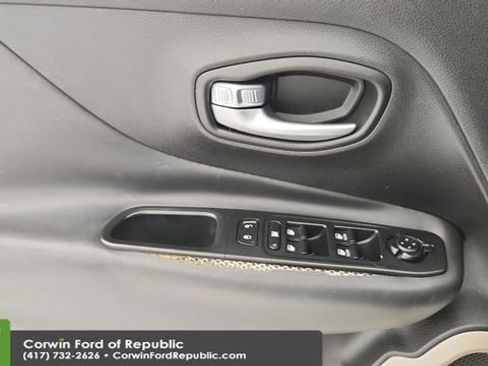 Used 2016 Jeep Renegade Limited image 19