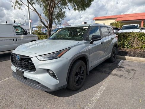 Used 2024 Toyota Highlander LE image 20