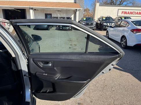 Used 2017 Toyota Camry SE FWD image 23