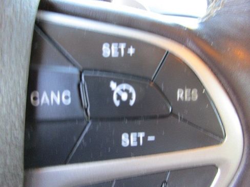 Used 2015 Jeep Grand Cherokee Overland AWD/4WD image 25