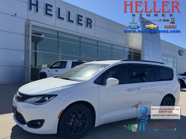Used 2018 Chrysler Pacifica Touring-L w/ Premium Audio Group FWD image 1