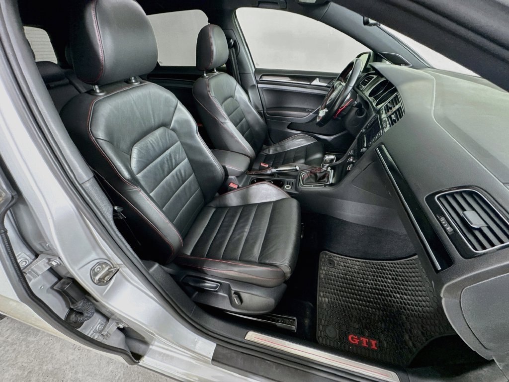 Used 2015 Volkswagen GTI SE FWD image 34