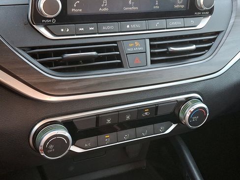 Used 2024 Nissan Altima 2.5 SV FWD image 14