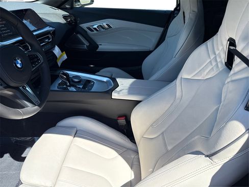 New 2026 BMW Z4 M40i w/ Premium Package image 9
