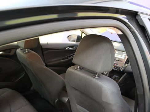 Used 2018 Chevrolet Cruze LT FWD image 10