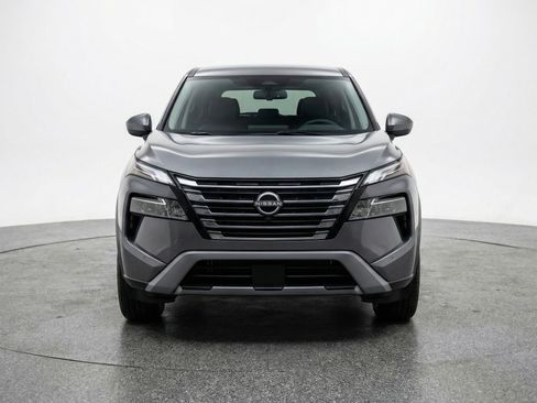 Used 2025 Nissan Rogue SV image 2