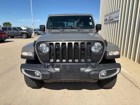 Used 2020 Jeep Gladiator Overland AWD/4WD image 3
