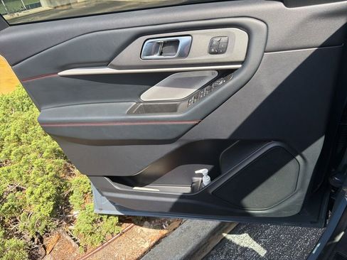 Used 2025 Ford Explorer ST RWD image 10