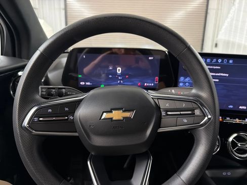 Used 2025 Chevrolet Blazer EV LT FWD image 28