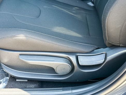 Certified 2025 Hyundai Elantra SEL FWD image 23