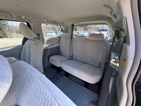 Used 2014 Toyota Sienna LE image 18