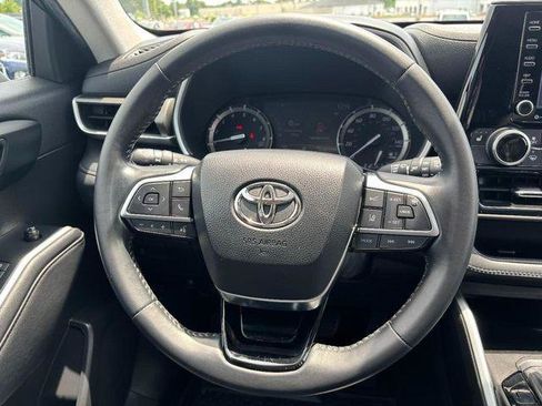 Certified 2021 Toyota Highlander XLE AWD/4WD image 13