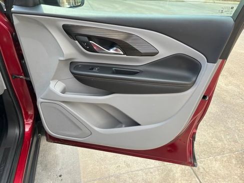 Used 2021 GMC Terrain SLT w/ LPO, Bright Accent Package FWD image 18