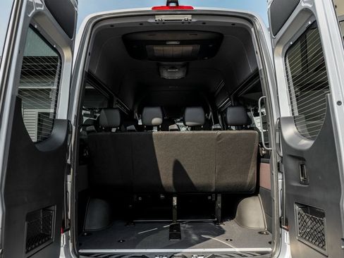 Used 2025 Mercedes-Benz Sprinter 2500 image 10