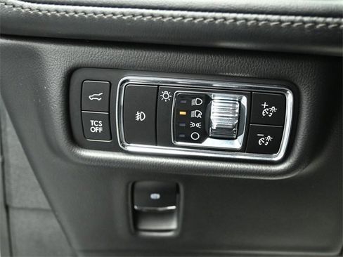 Certified 2023 Lincoln Nautilus Reserve w/ Equipment Group 202A image 11