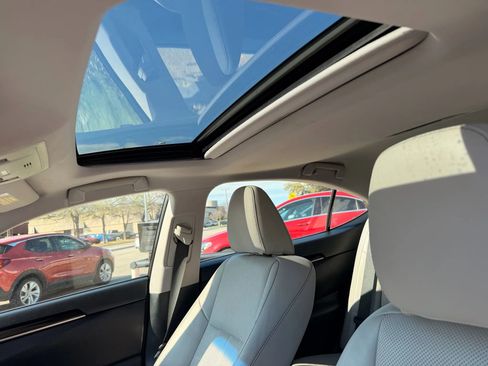 Used 2018 Lexus ES 300h w/ Luxury Package image 12