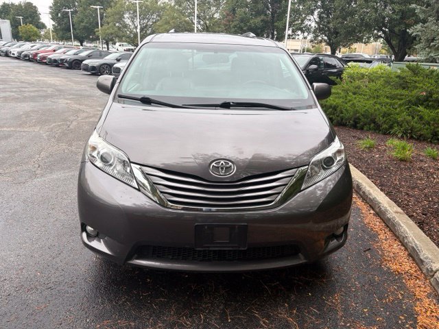 Used 2015 Toyota Sienna XLE Premium FWD image 2