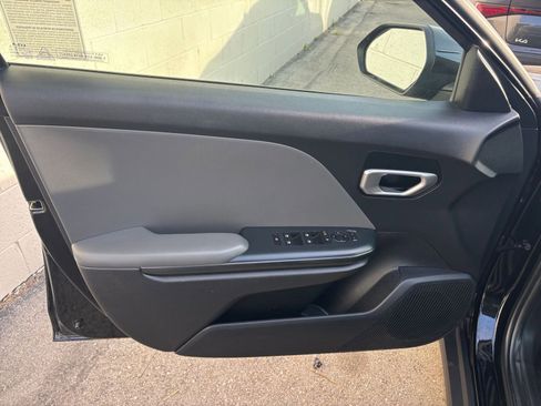 Used 2025 Kia K4 LXS image 18