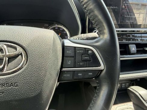 Used 2022 Toyota Highlander Platinum AWD/4WD image 16