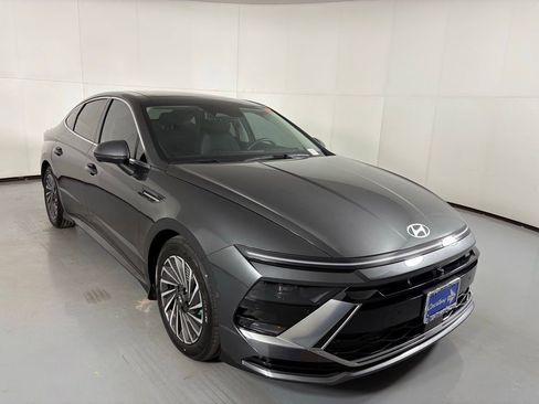 Used 2025 Hyundai Sonata Limited image 48