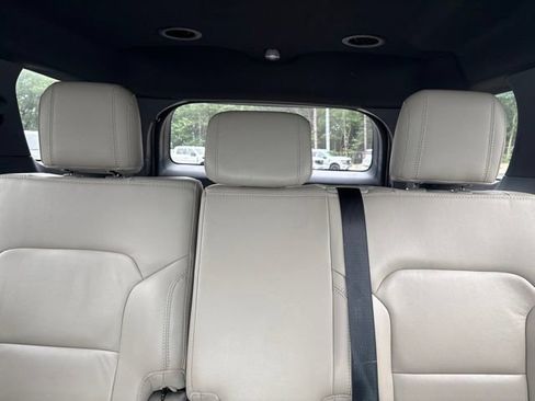 Used 2018 Ford Explorer XLT w/ Equipment Group 202A FWD image 11